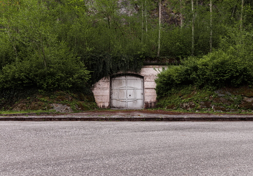 Natur Tor beim Wasserkraftwerk Amlach