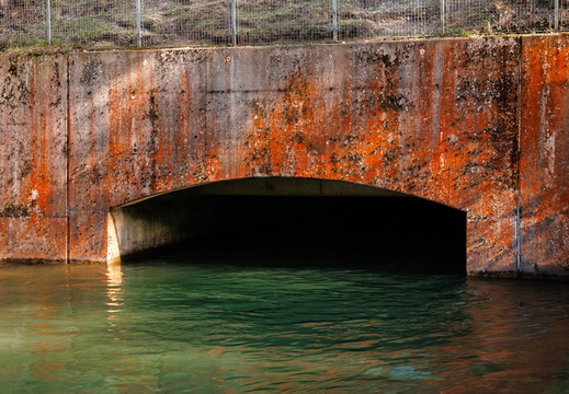 Auslauf des Wasserkraftwerks in Amlach