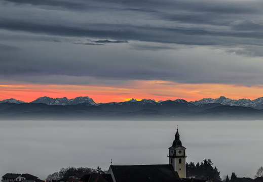 Kirchturmromantik, Kalkalpen Dämmerung